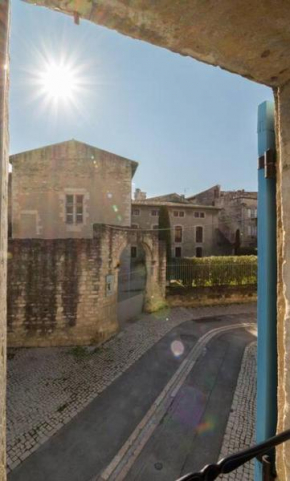 Maison tout confort, climatisée, dans le Centre Historique avec parking privé.